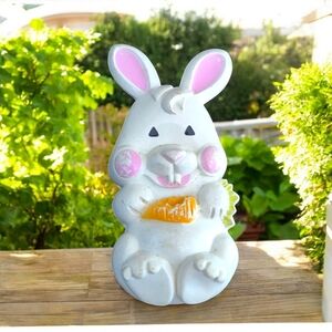 Vtg Avon Solid Perfume Easter Bunny Pin